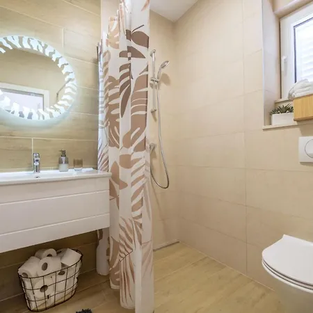 M6 * Макарска