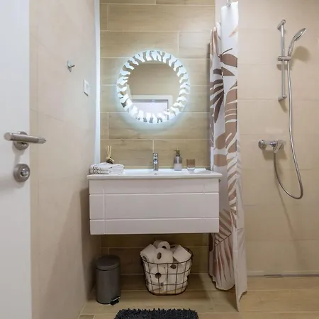 M6 Apartment Makarska